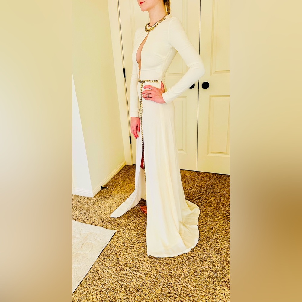 Vintage 2006 Alexander McQueen Documented White Silk Chain Plunge High-Slit Gown - Picture 2 of 10